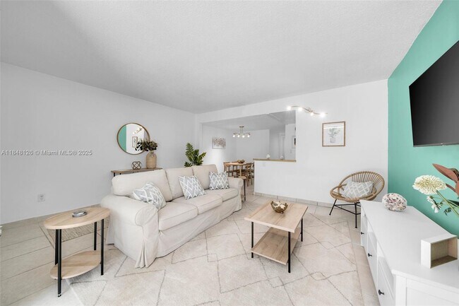 Foto del edificio - 2345 NE 135th St