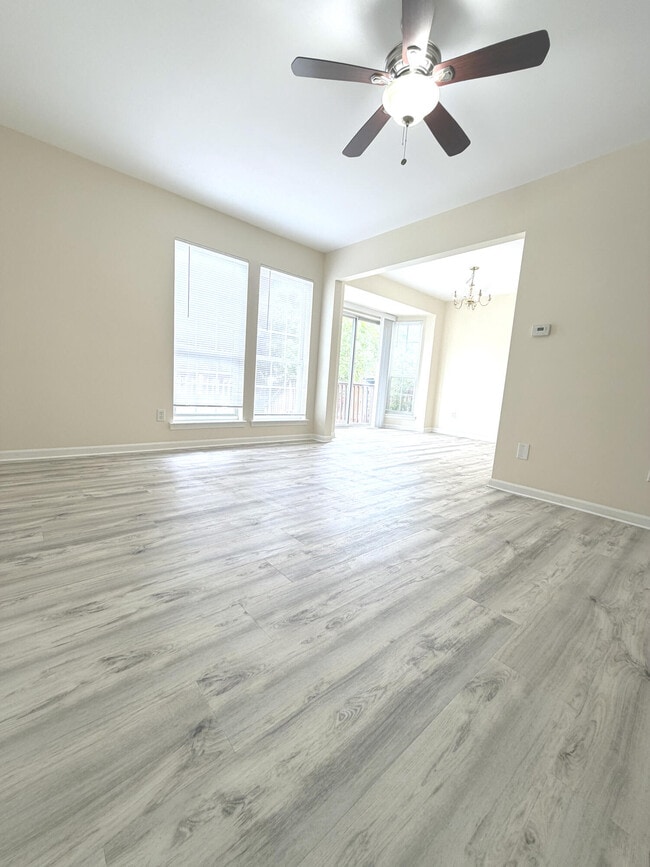 Building Photo - 3112 Village Cir N