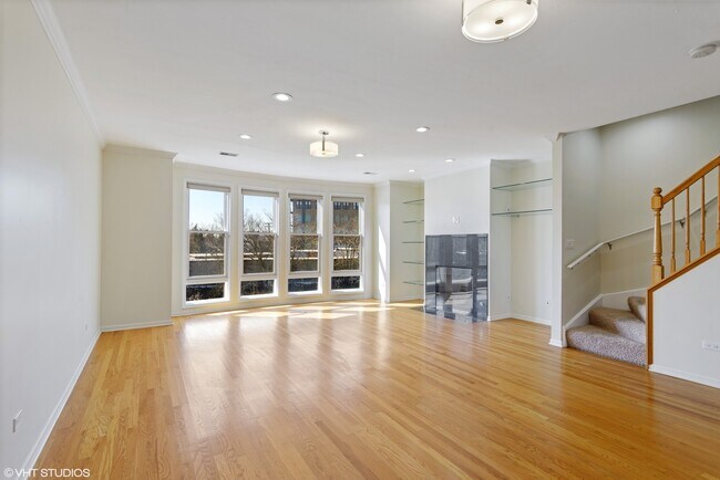 Building Photo - 1031 N Riverwalk St