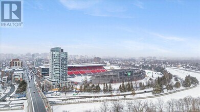 Building Photo - 1035 Bank St