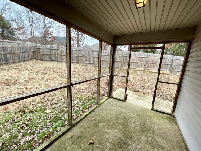 Foto del edificio - Three bed,  two bath in Valley View available now