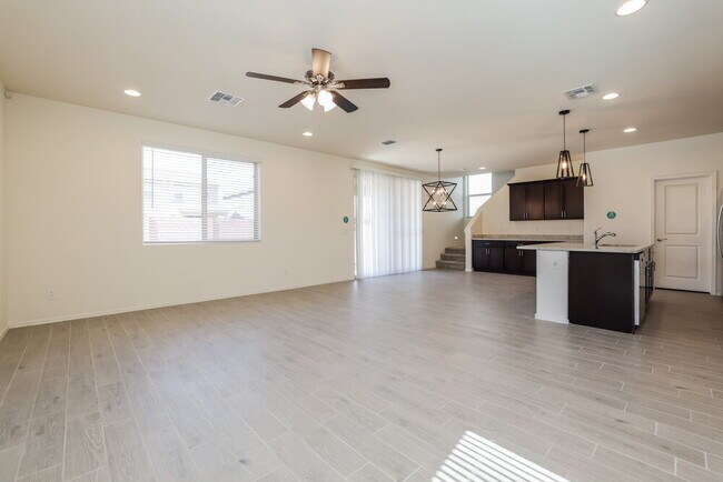 Building Photo - 12116 W Charismatic Dr