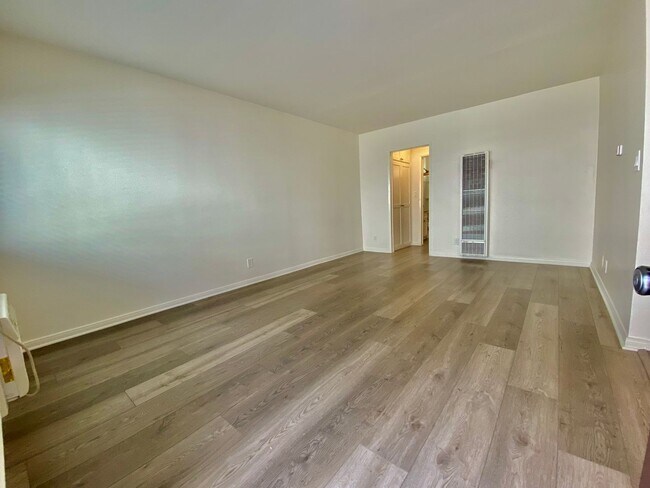 Foto del edificio - Beautifully Upgraded 1 Bedroom / 1 Bathroom Apartment Available Now!
