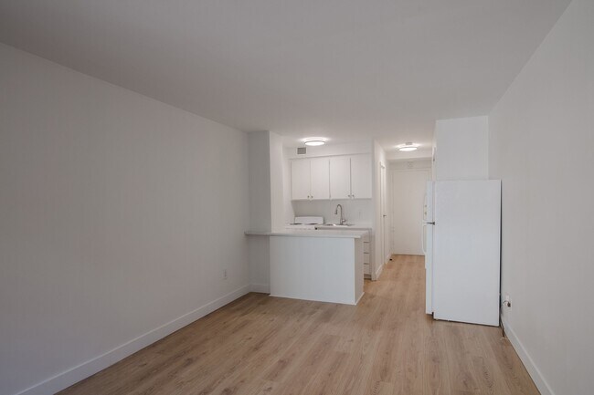 Building Photo - 3460 Rue Durocher