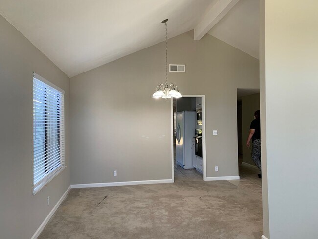 Foto del edificio - One story 4 bedroom home