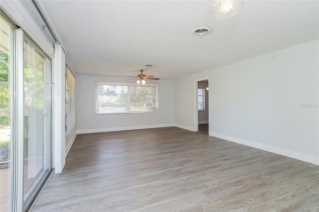 Building Photo - 40 Fairway Cir