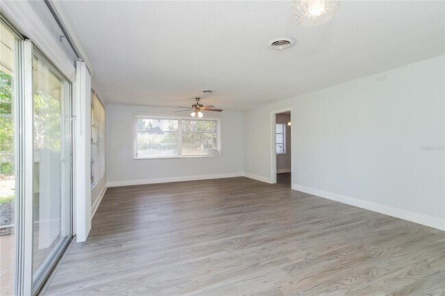 Foto del edificio - 40 Fairway Cir