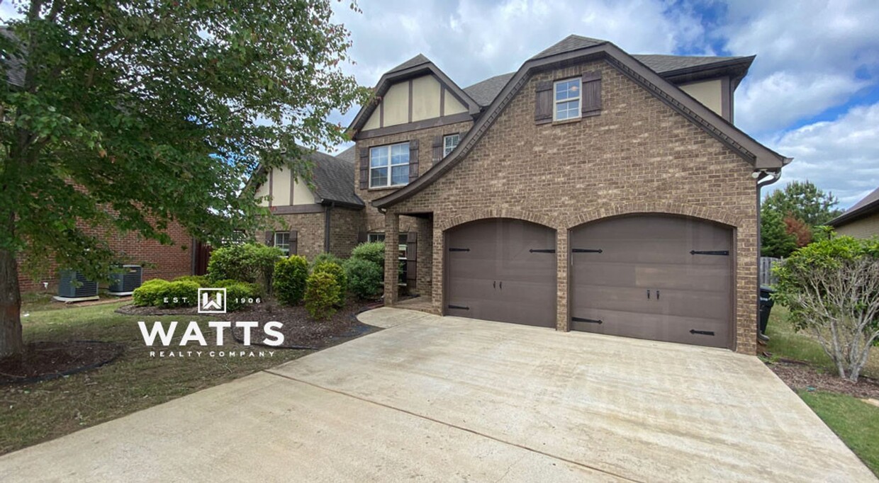 Foto principal - Beautiful 4 Bed 3.5 Bath with Large Yard -...