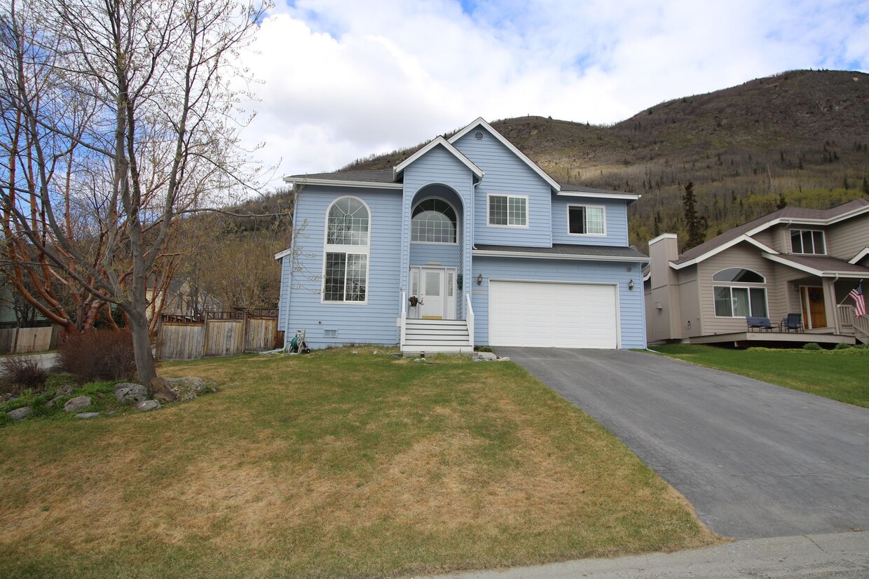 Primary Photo - Beautiful 4 Bedroom Eagle River Home!