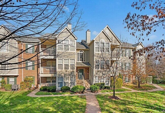 Building Photo - 13101 Briarcliff Ter