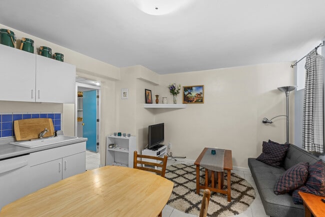 Building Photo - 56 Hobson St