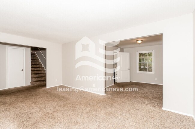 Foto del edificio - 404 Laurie Ln