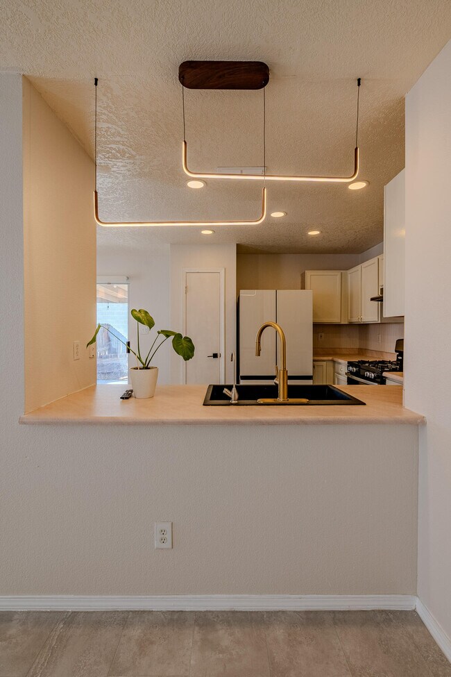 Foto del edificio - 4031 Cresta Park Ave NW