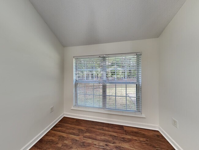 Foto del edificio - 20 Carlisle Ln