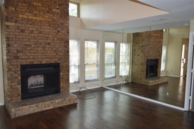 Building Photo - 2143 Country Villa Dr