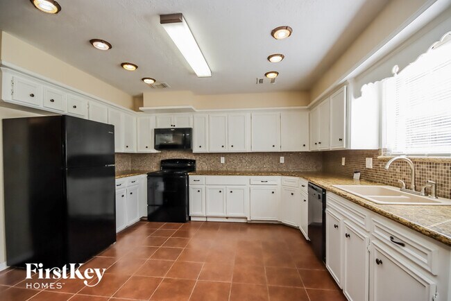 Building Photo - 12811 Cloverwood Dr