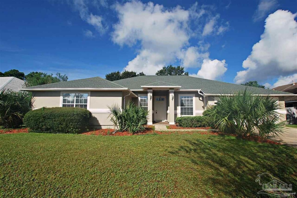 Primary Photo - 1015 Glades Ln