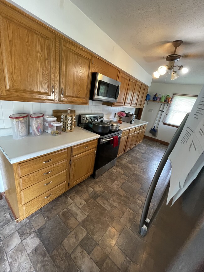 Kitchen - 1013 Cedar St