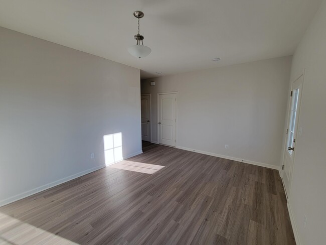 Building Photo - 125 Kirkstall Wy