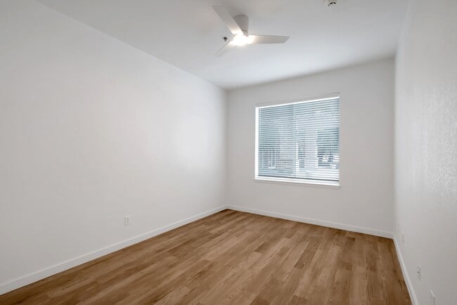 Building Photo - AVIA Apartments On Alpha