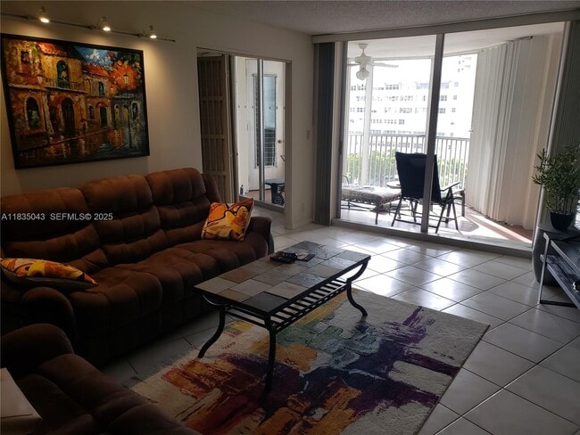 Foto del edificio - 100 Golden Isles Dr