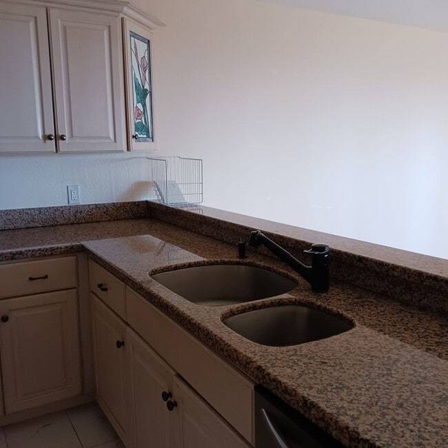 Building Photo - Great Condo Pebble Beach with Ocena Views