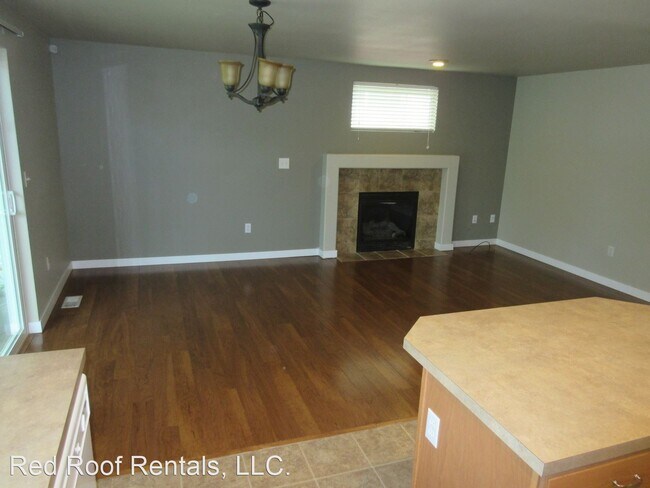 Foto del edificio - 3 br, 2 bath House - 517 E 49th St