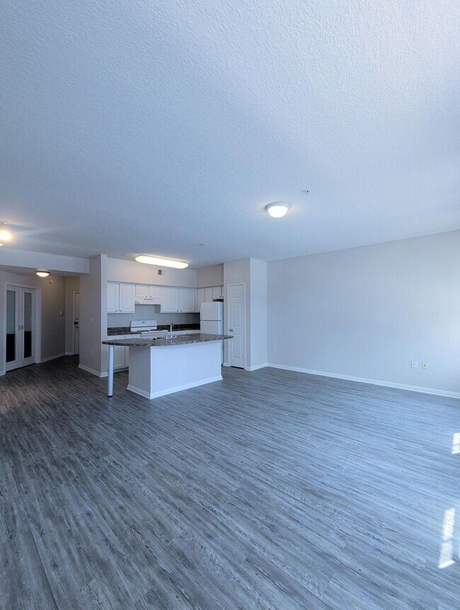 Foto del edificio - 2x2 Conveniently located. Large open conce...