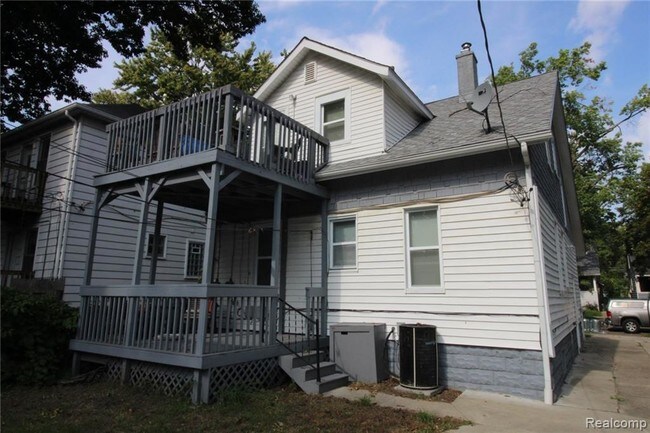 Building Photo - 347 W Chesterfield St