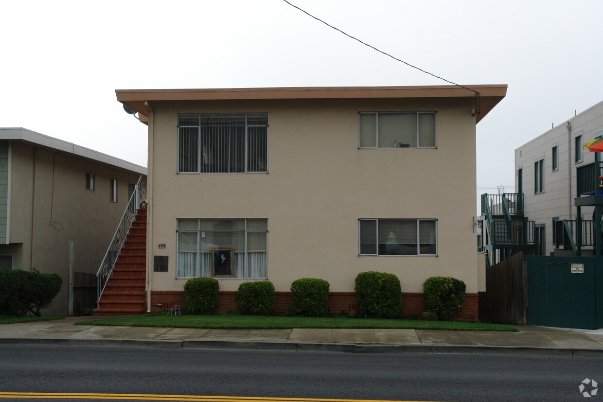 Foto del edificio - 643 Miller Ave