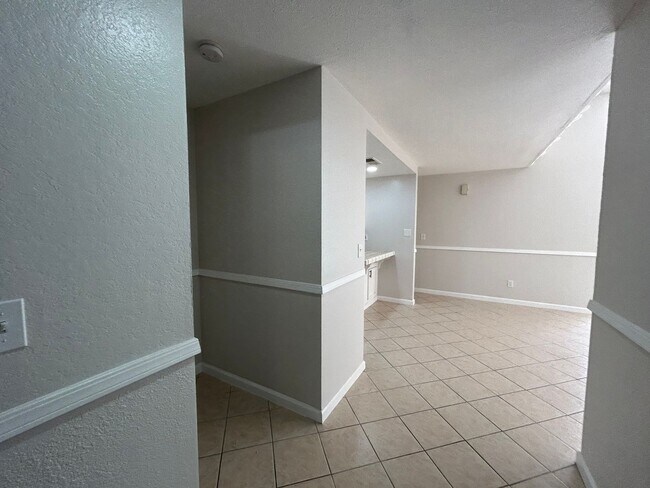 Foto del edificio - 536 Navarre Pl