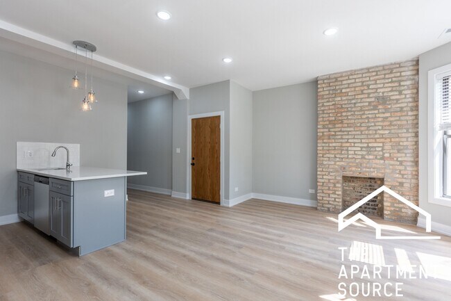 Building Photo - 428 W Belden Ave