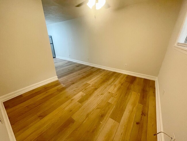 Building Photo - 2/1 apartment in downtown Brandon for rent!!