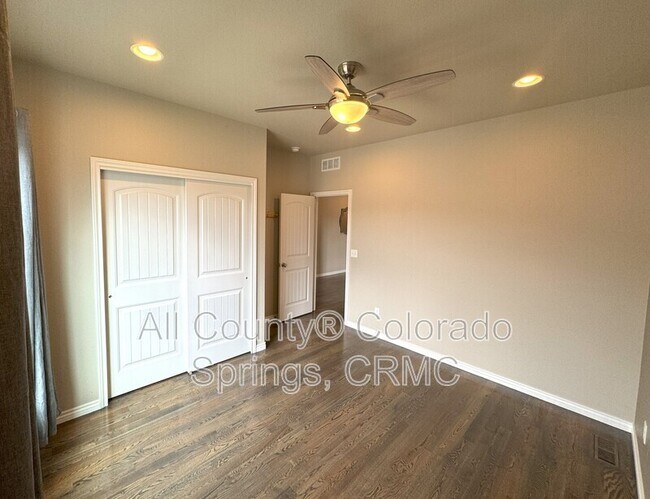 Foto del edificio - 12449 Carmel Ridge Rd