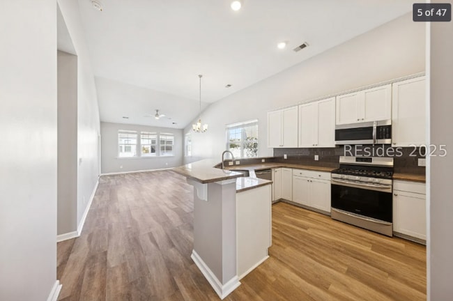 Building Photo - 320 Corn Ml Wy