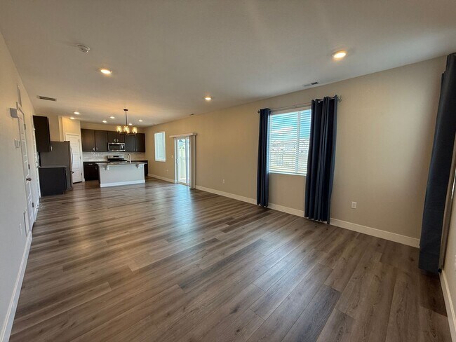 Building Photo - 5 Bed 3 Bath Home in Meridian Ranch!!!