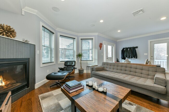 Building Photo - 10 Salcombe St