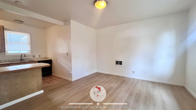 Building Photo - Cozy Studio located right off Piedmont Ave...