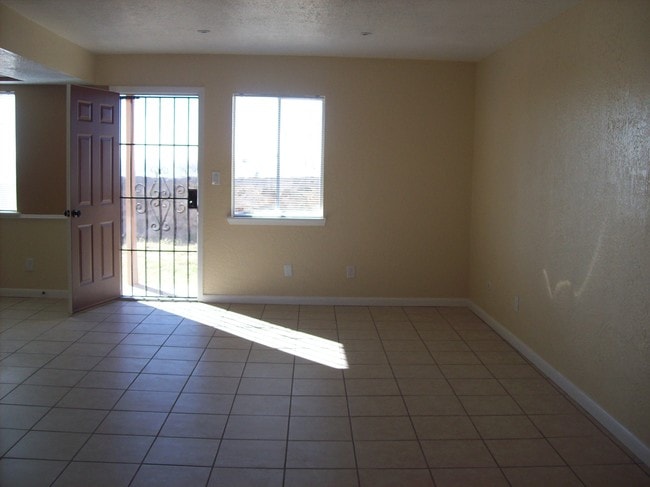 Building Photo - 2522 Gold Ave