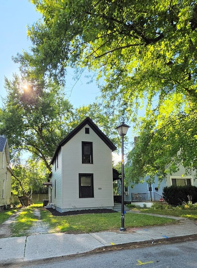 Building Photo - 313 Greenwood Ave