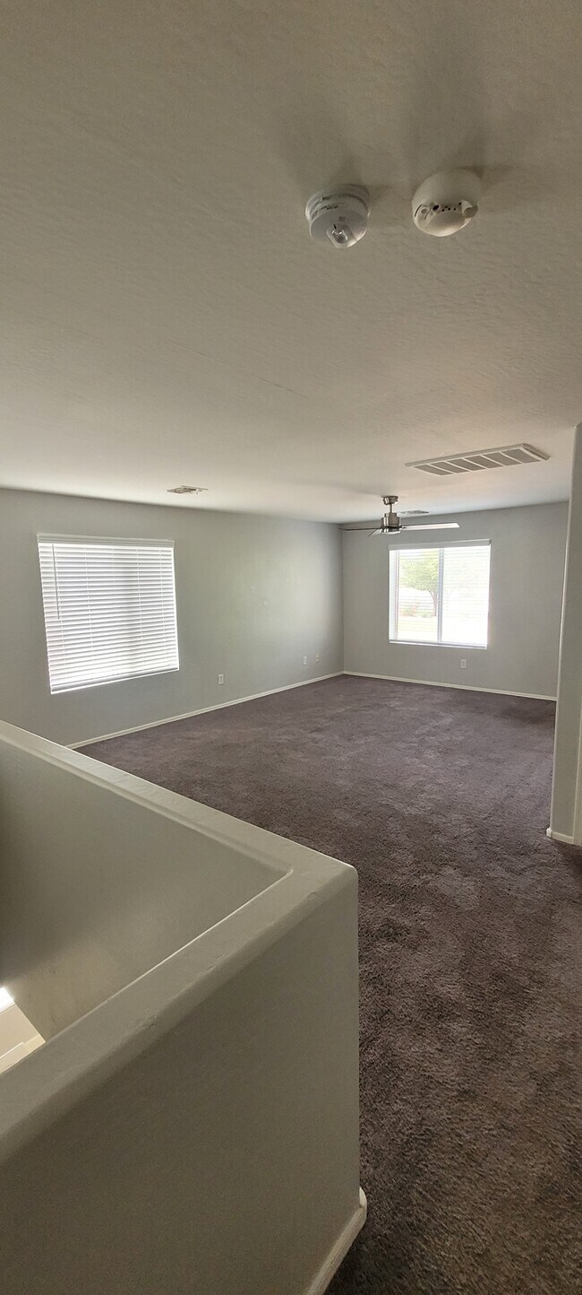Building Photo - 31640 N Desert View Dr