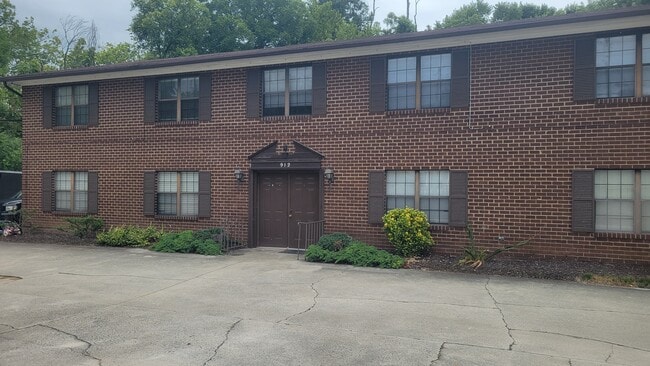 Building Photo - 912 E Inskip Dr