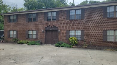 Building Photo - 912 E Inskip Dr