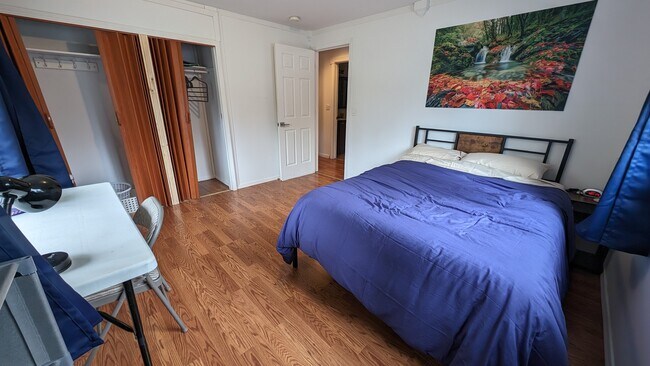 Dormitorio #1 - 5430 200th St SW
