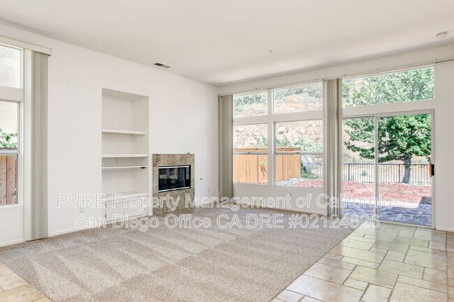 Foto del edificio - 2449 Fallbrook Pl