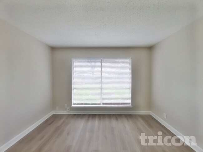 Foto del edificio - 7326 Glen Trail