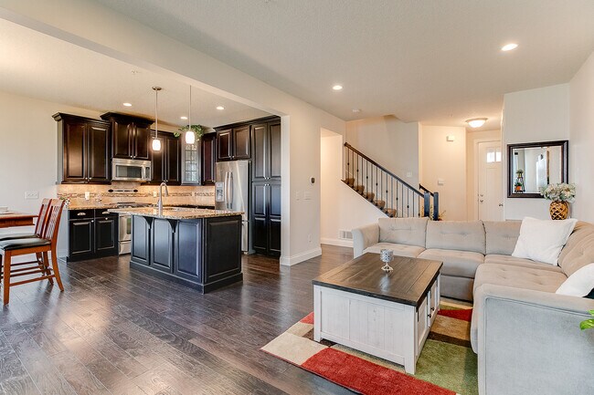 Living - 3201 Countryside Ct