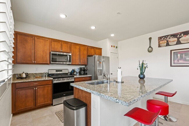 Building Photo - Fully Furnished Modern Townhome with Flexible Leases and All Utilities Included