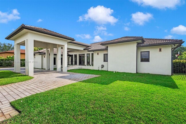 Building Photo - 525 SW 87th Ave