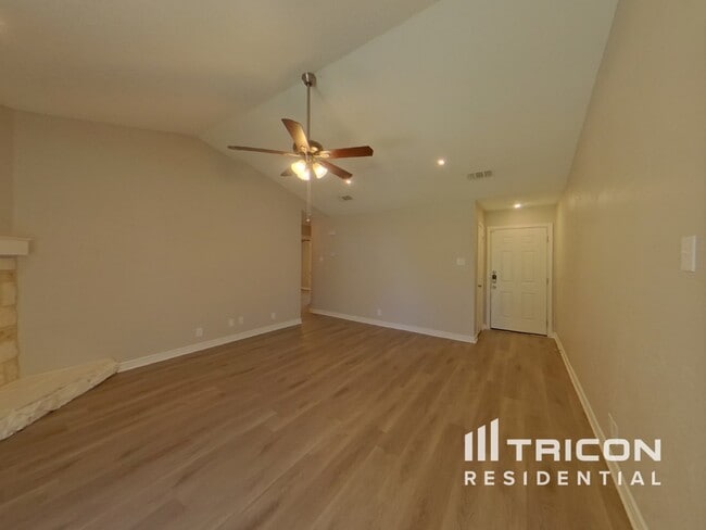 Foto del edificio - 8620 Santa Clara Dr